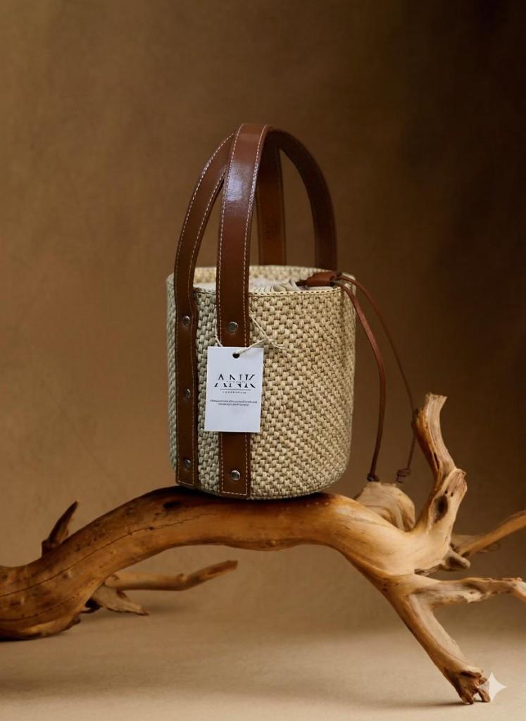 Sac seau Mevandra raphia & cuir